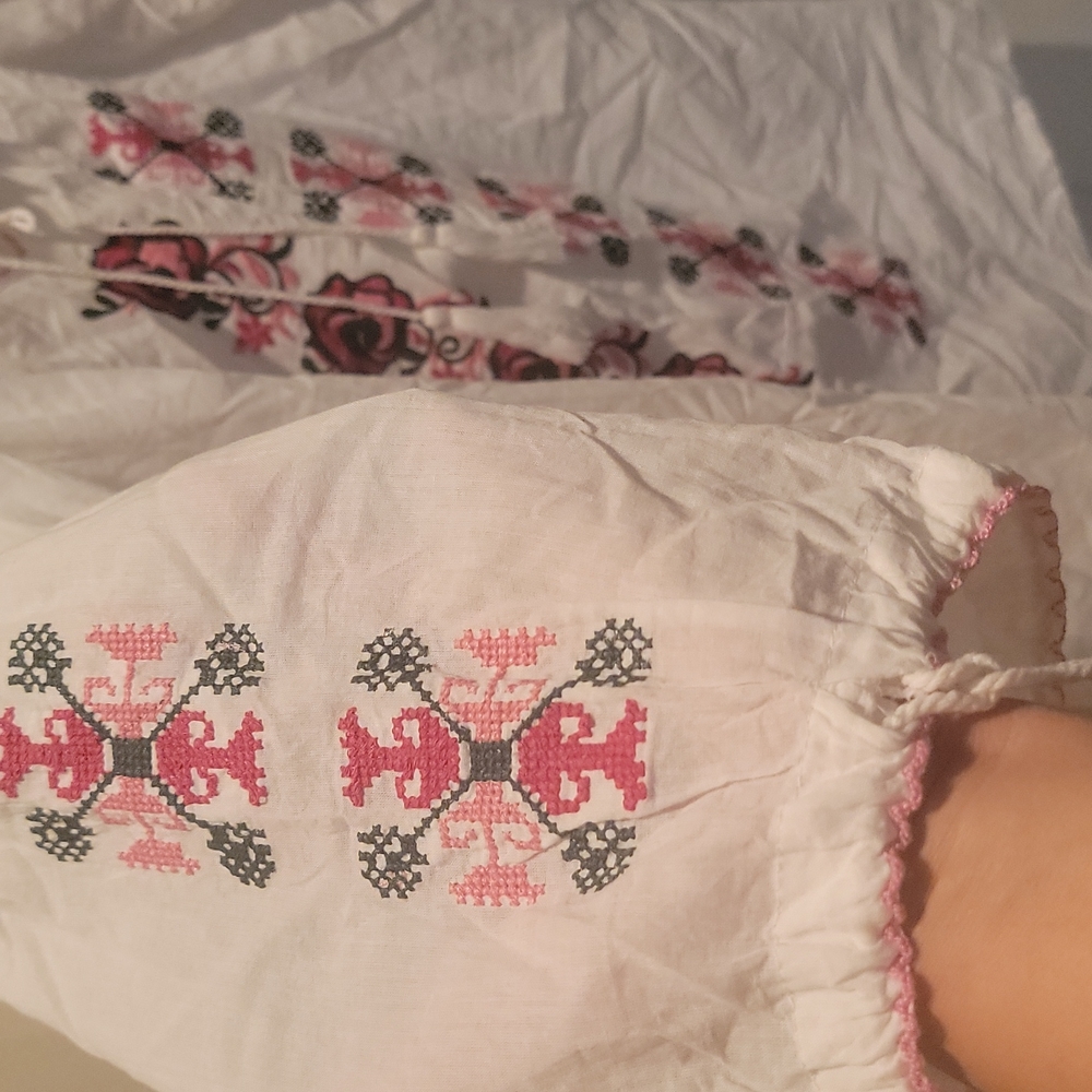 Embroidered Large Blouse - Picture 4 of 7